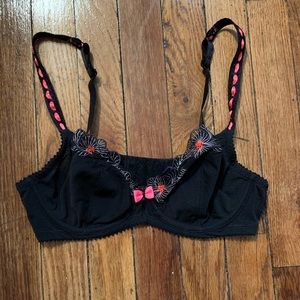 Black/red bra
